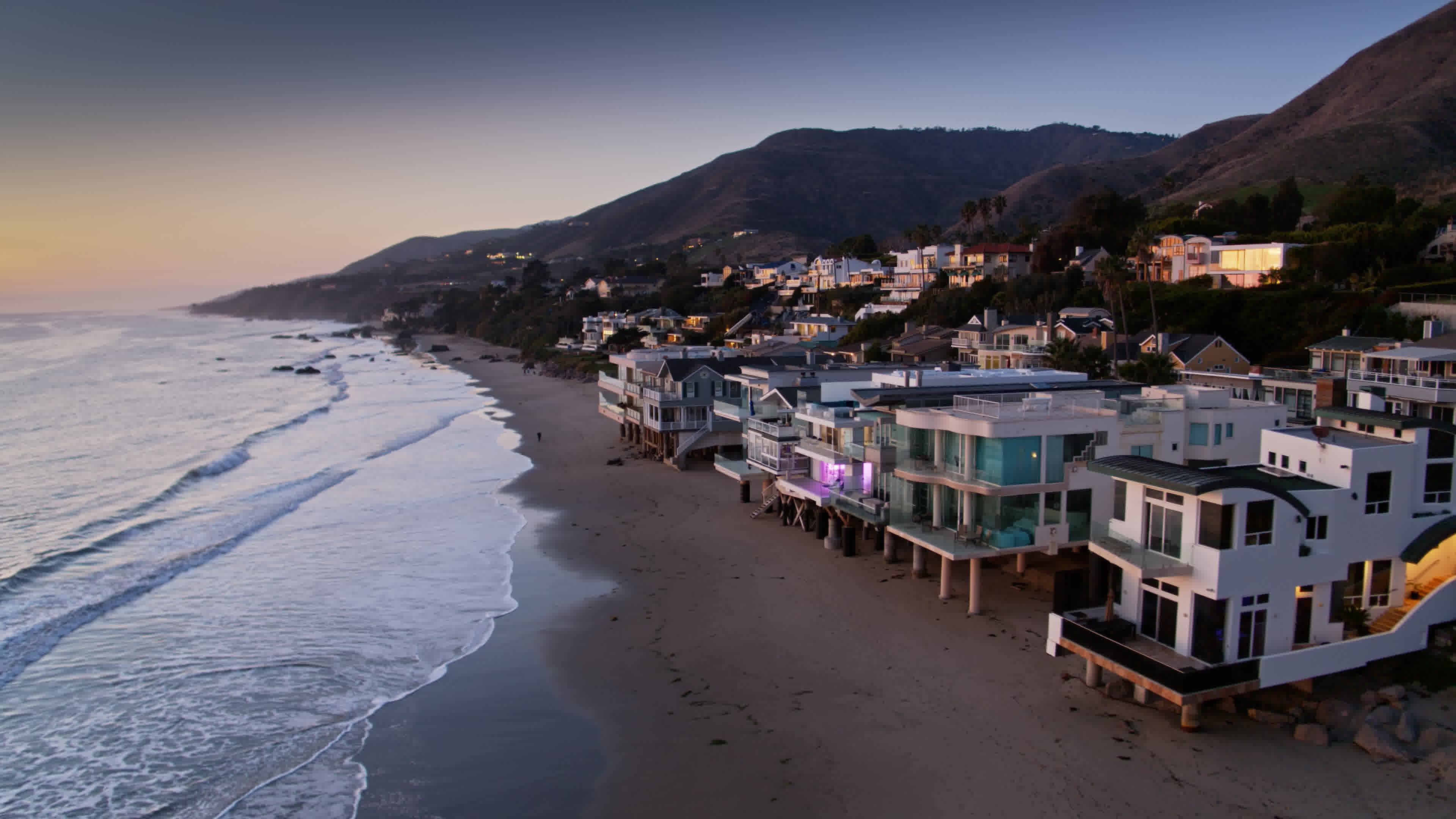 Aerial view of luxury California beachfront homes financed with jumbo loans